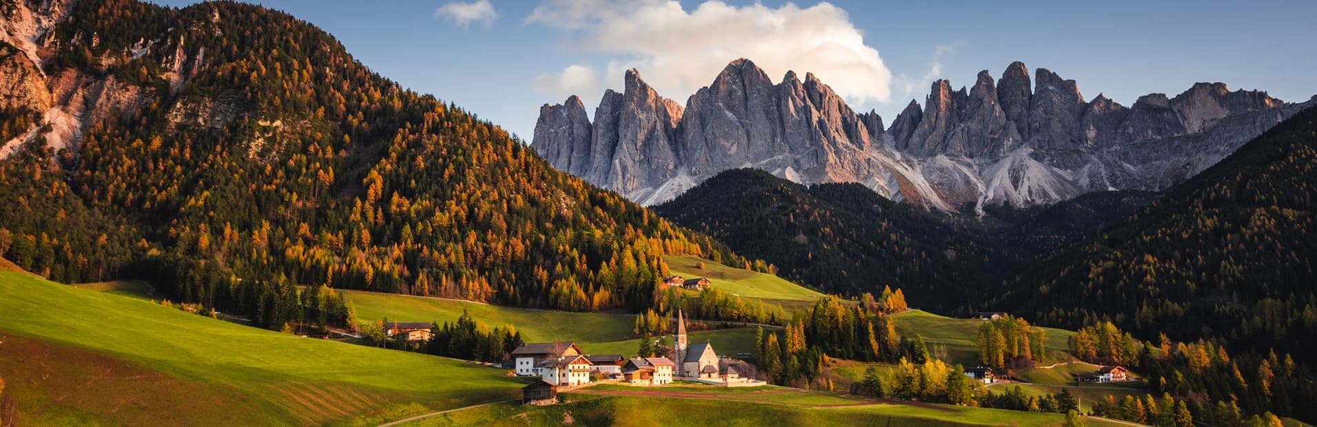 Autunno on the road tra le curve delle Dolomiti