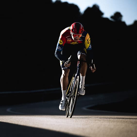 Cliquez pour explorer la catégorie vélos de route